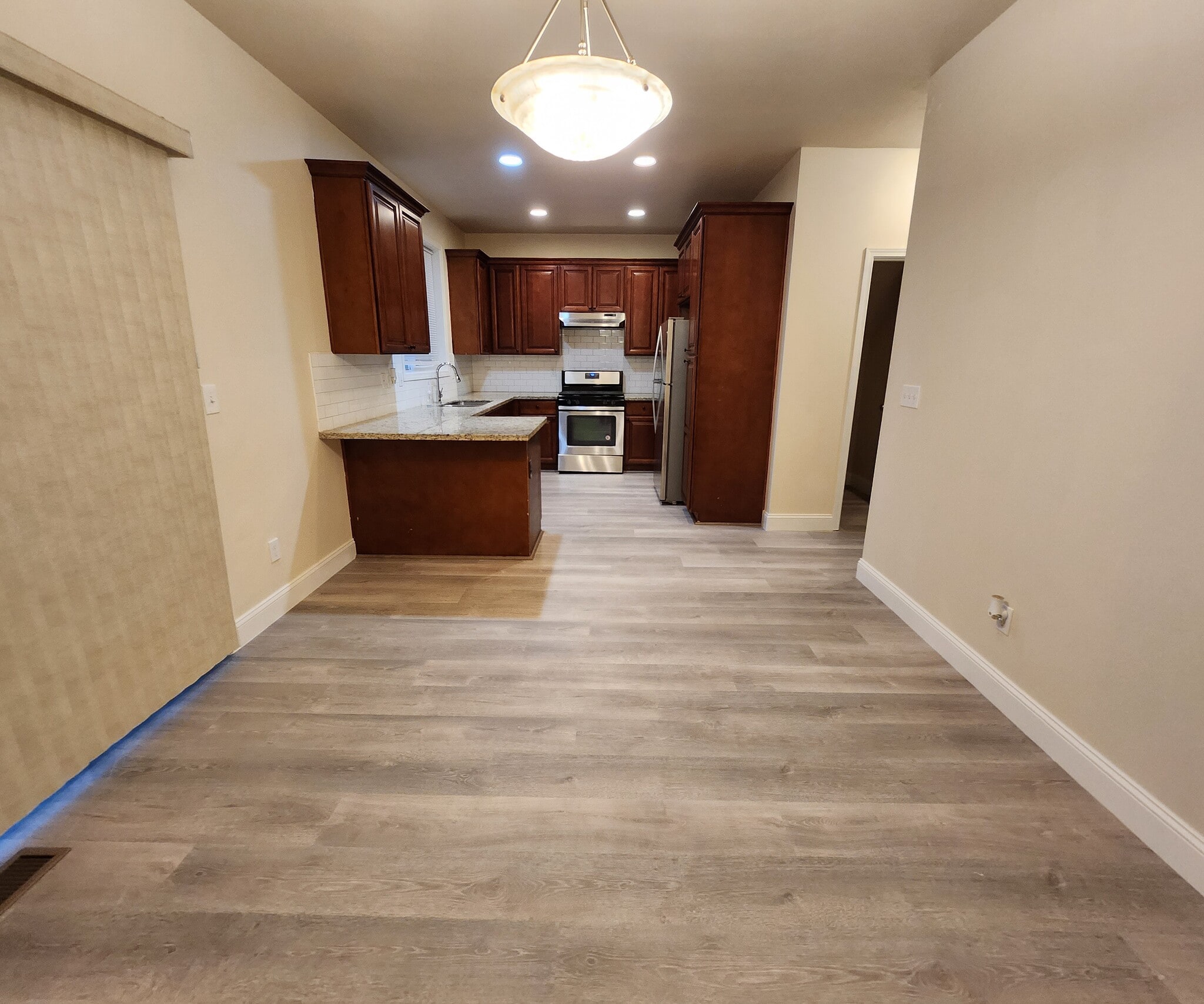 Building Photo - 9270 SE Caruthers St