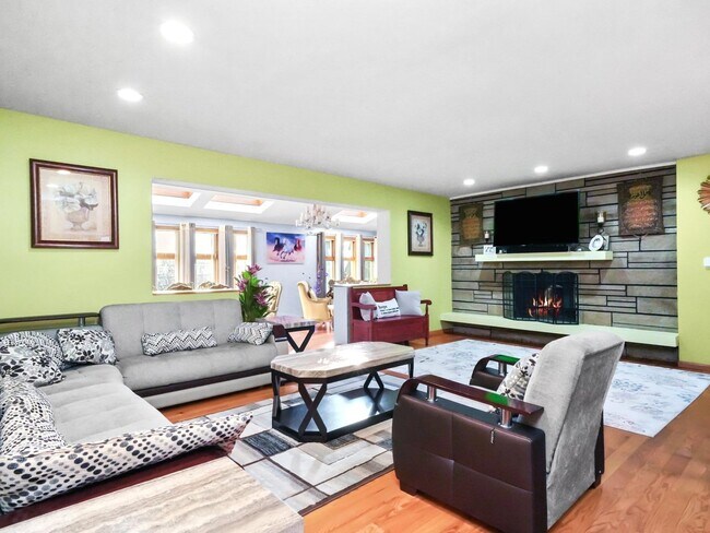 Building Photo - 8705 W 92nd Pl