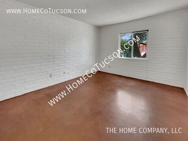 Building Photo - 1727 E Adelaide Dr