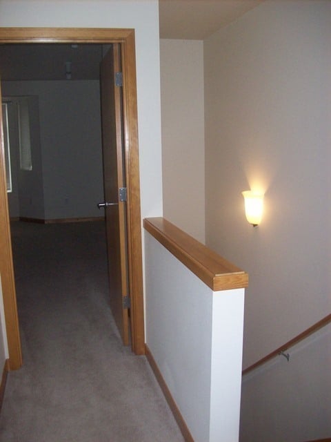 Building Photo - 2 bdrm 2.5 bath Townhouse with garage!$169...