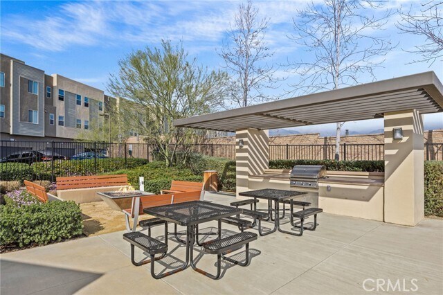 Building Photo - 674 Chandler Walk