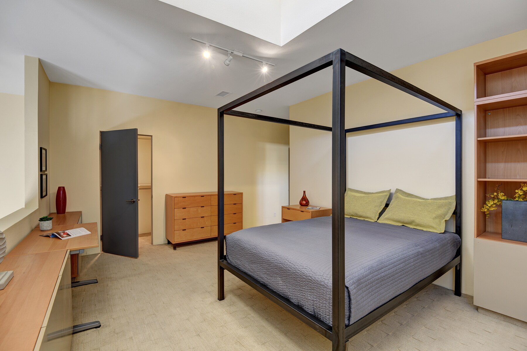 Building Photo - 1536 E Baristo Rd