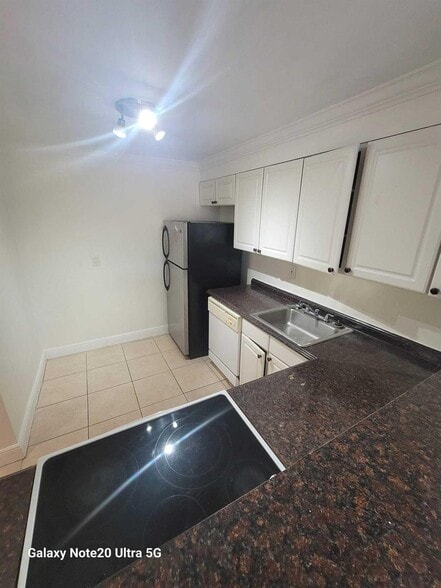 Building Photo - 4324 NW 9th Ave