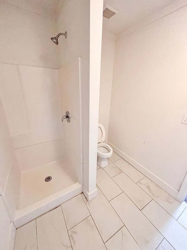 Building Photo - 301 Thacker Loop