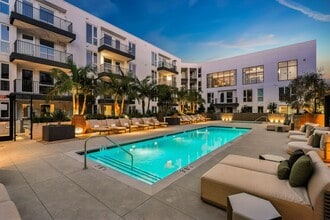 Building Photo - Overland & Ayres