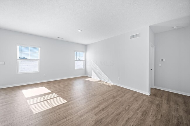 Building Photo - 511 Darliene Dr