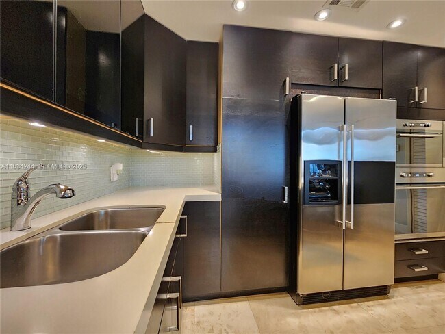 Building Photo - 3505 S Ocean Dr