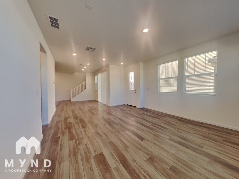 Building Photo - 7942 Pitcher St