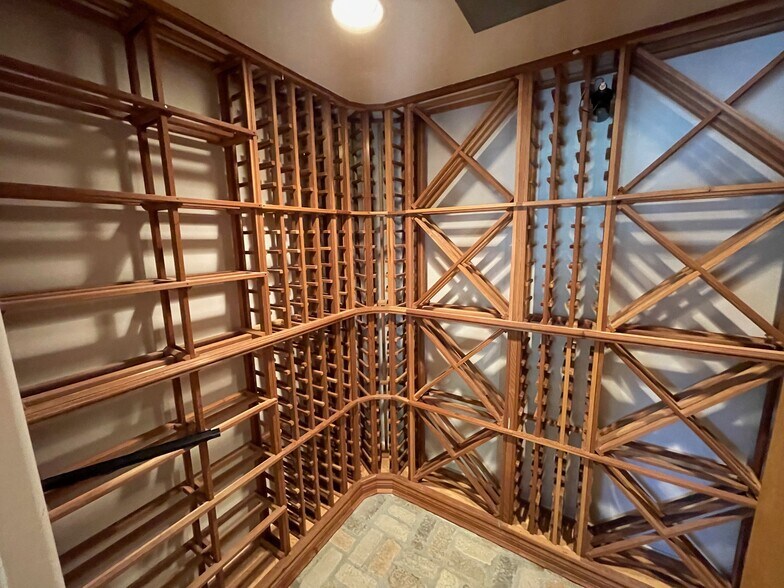Building Photo - 19077 Oriente Dr
