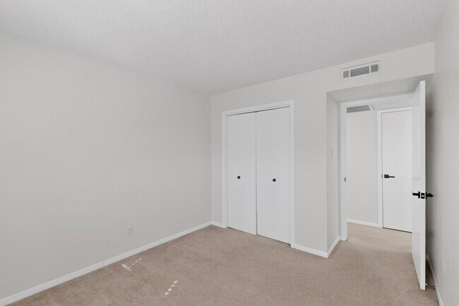 Building Photo - 2018 Warnford Pl