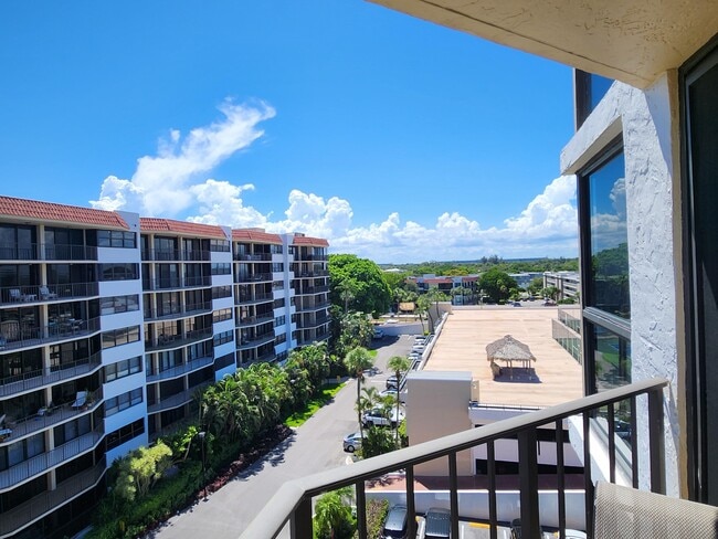 Building Photo - 899 Jeffery St