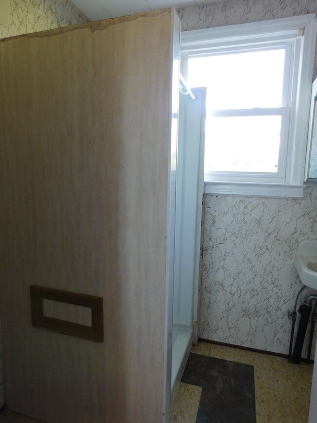 Building Photo - 6455 River Rd