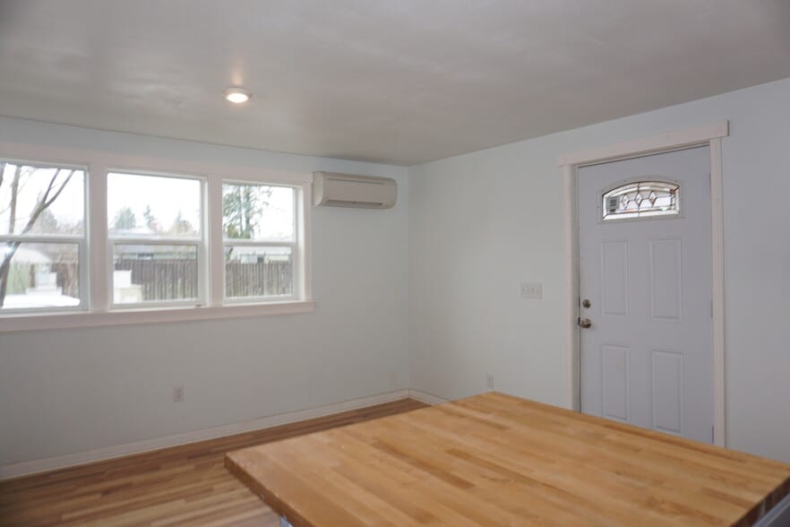 Building Photo - 4185 Monroe Ave NE