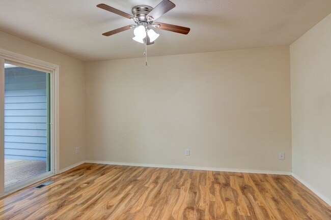 Building Photo - Newly Renovated 3 Bedroom in Oak Harbor