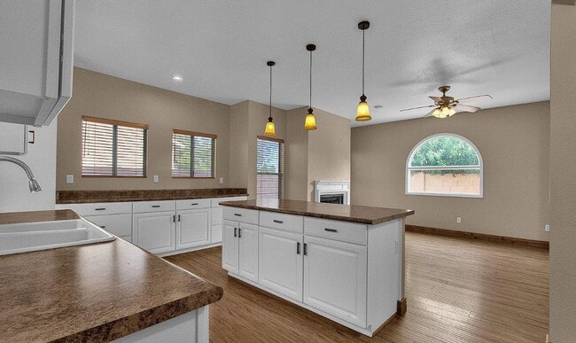 Building Photo - 3110 W Baylor Ln