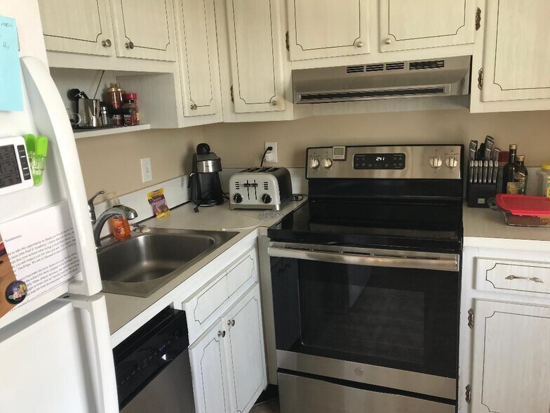 Building Photo - 710 N Ocean Blvd