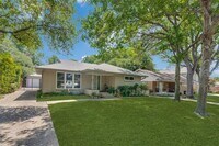 Building Photo - 9222 Livenshire Dr