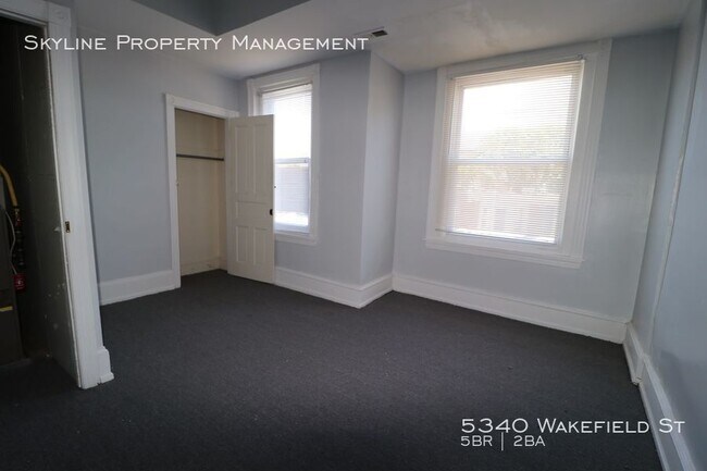 Building Photo - Beautiful Updated 5 Bedroom House