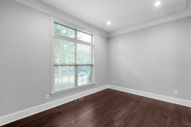 Building Photo - Stunning All-Brick Home in BridgeMill Community!