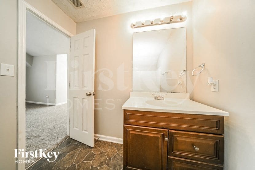 Building Photo - 972 Windwood Ct