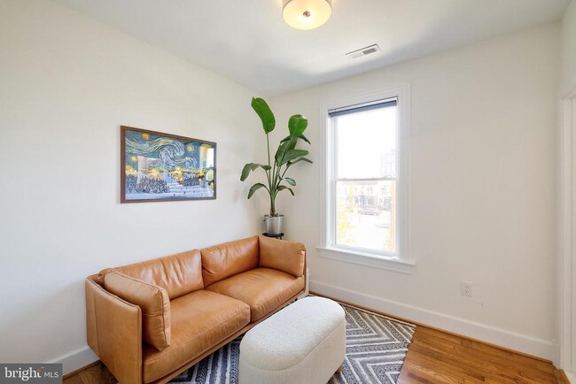 Building Photo - 1214 Linden Pl NE