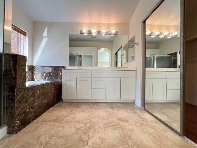 Building Photo - Beautiful and well-maintained two-story home in summerlin