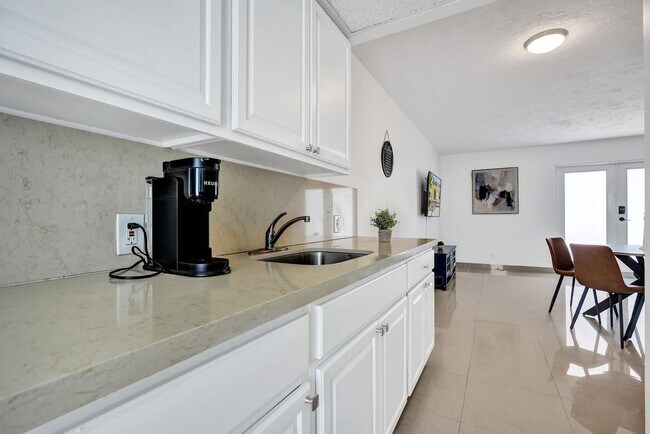 Building Photo - 905 N Federal Hwy