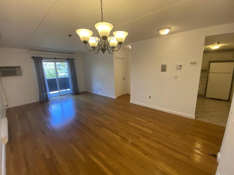 Building Photo - 179 Presidents Ln
