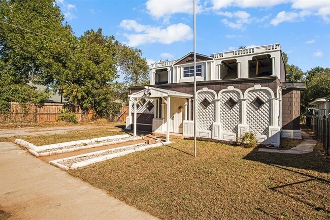 Building Photo - 2812 S Broadway Ave