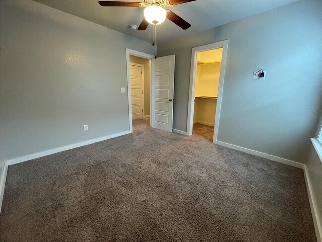 Building Photo - 3915 SW Peachwood Dr