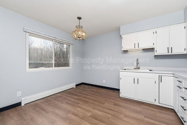 Building Photo - 1926 Sunnyside Dr