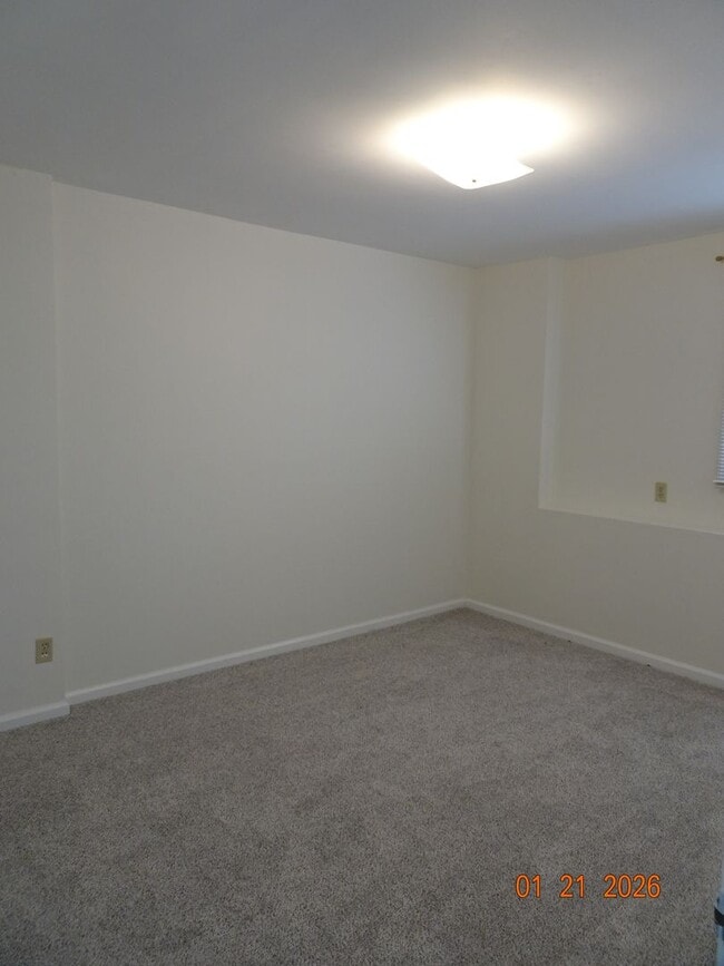 Building Photo - 4 bedrooms 2.5 bathrooms Single Family Home for Rent