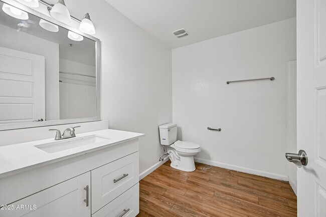 Building Photo - 3065 N 67th Ave