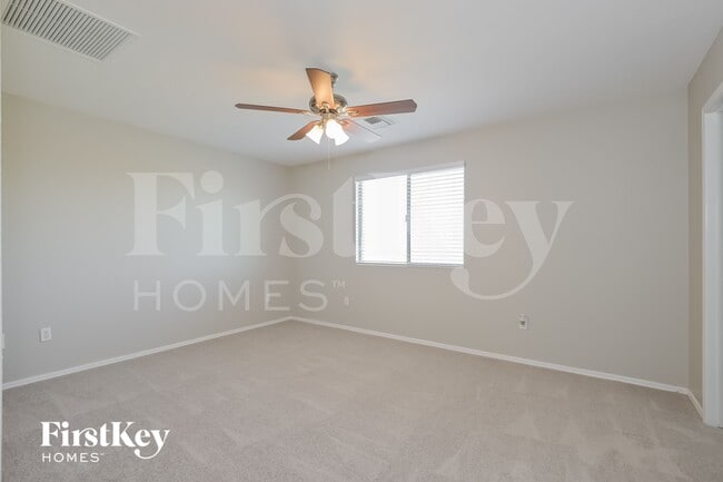 Building Photo - 10621 E Singing Canyon Dr