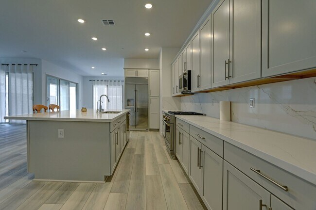 Building Photo - New Home in Summerlin 55+ Community