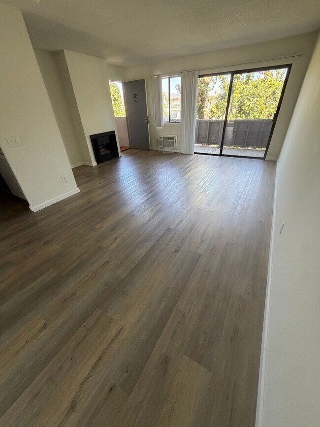 Building Photo - 8539 De Soto Ave