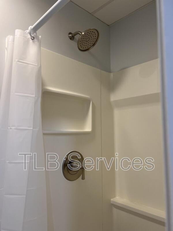 Building Photo - 731 Main St