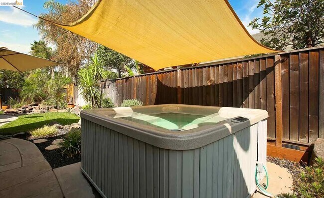 Building Photo - 3251 Lookout Point Loop