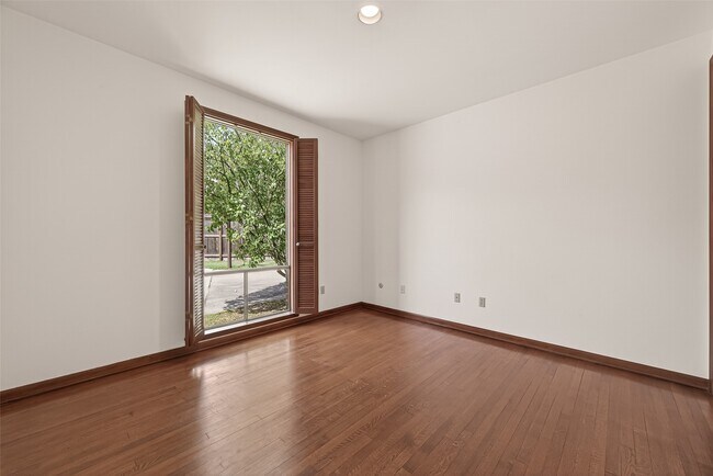 Building Photo - 10614 Fairlane Dr