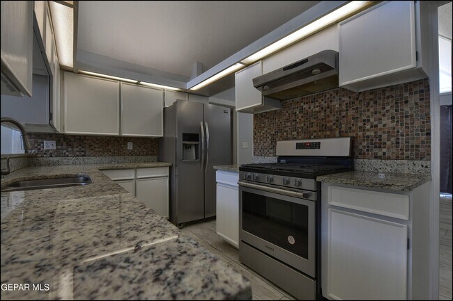 Building Photo - 8400 Parkland Dr