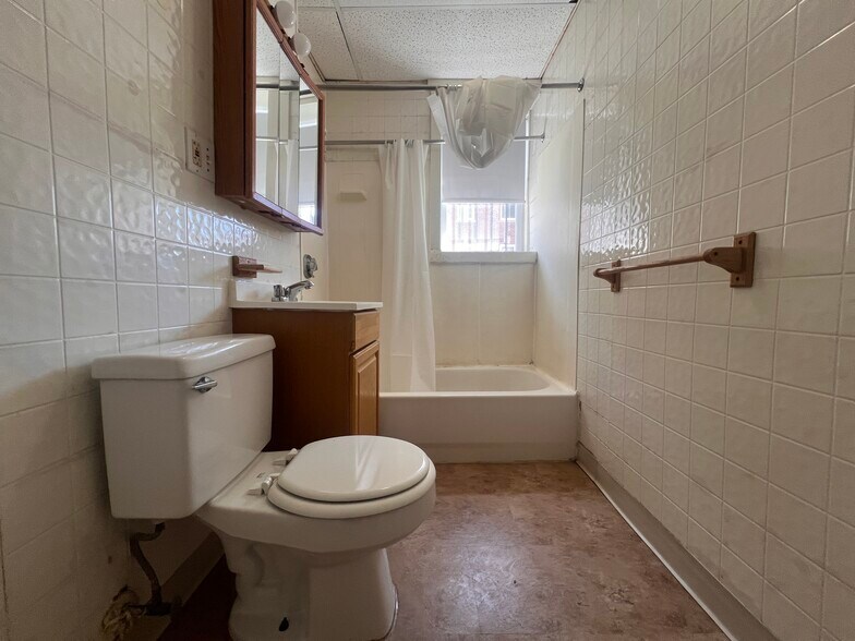 Building Photo - 65 Chiswick Rd