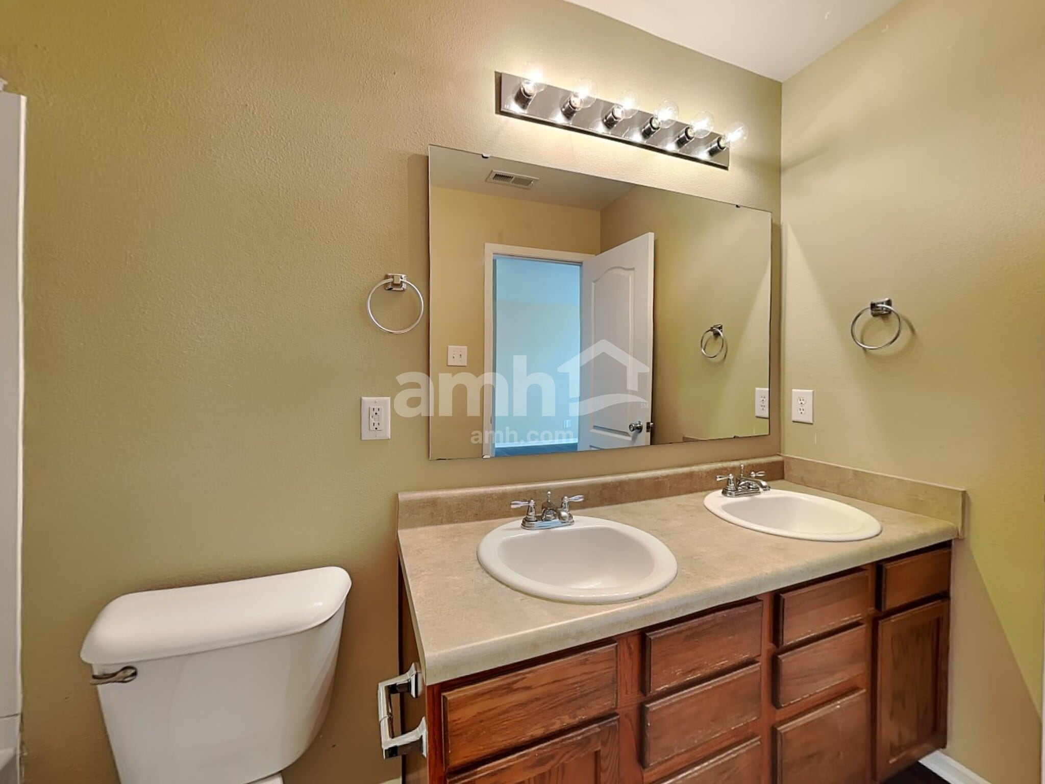 Building Photo - 4112 Lakewood Glen Dr