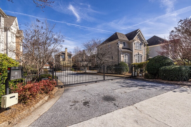 Building Photo - 2454 Vivian Cir