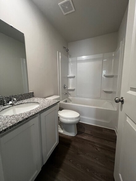 2nd bedroom bath - 119 Villa Ln