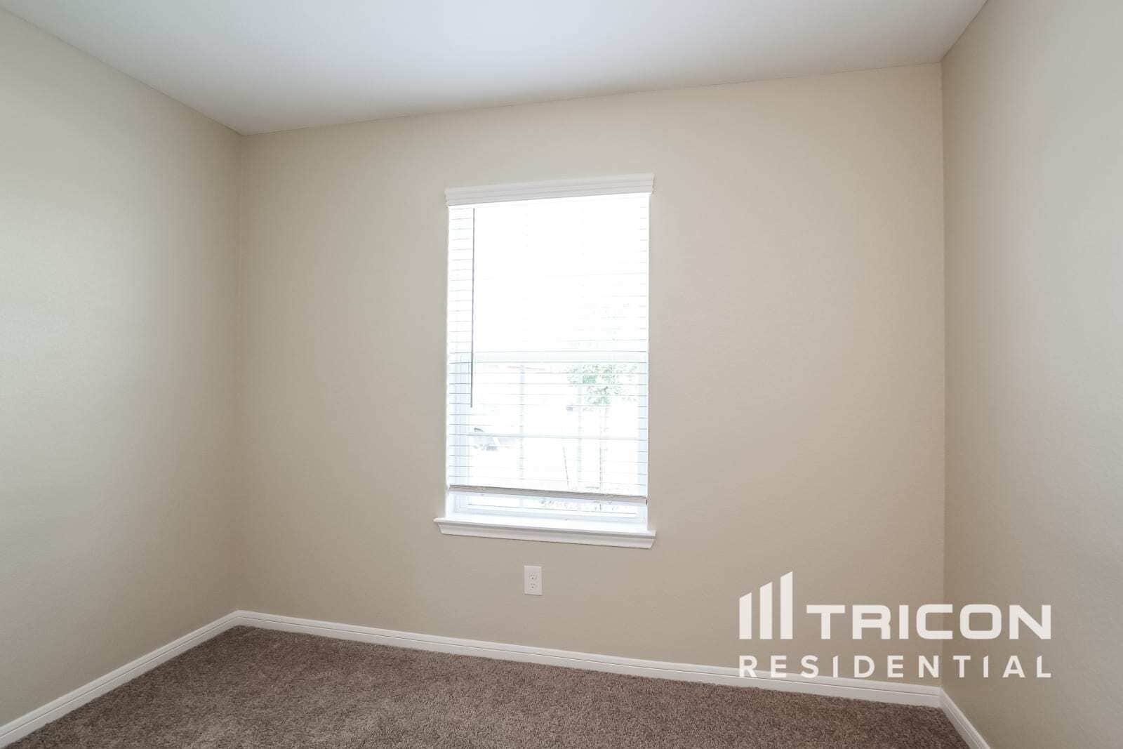 Building Photo - 316 Summer Horse Dr