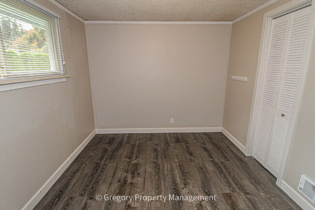 Building Photo - 1202 44th St SE