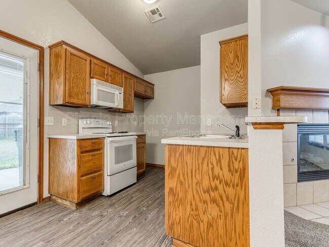 Building Photo - 3221 SW 103rd Pl