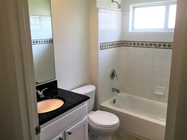 Building Photo - 125 Whisper Ridge Dr