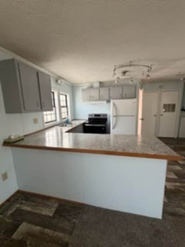 Building Photo - 7670 E 280 N