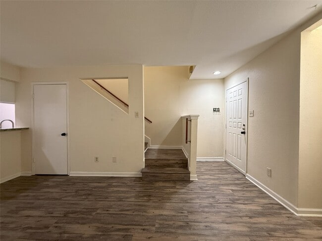Building Photo - 2100 Wilcrest Dr
